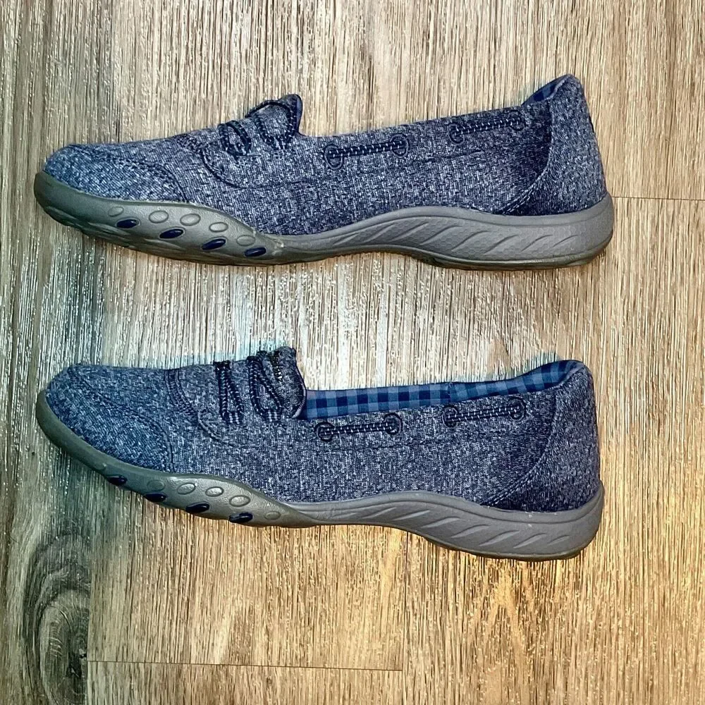 Skechers Women's Relaxed Fit Breathe-Easy Good Influence Slip-On Sneakers Sz 7.5